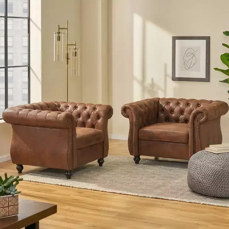 Fauteuil d'appoint capitonné en similicuir avec clous décoratifs