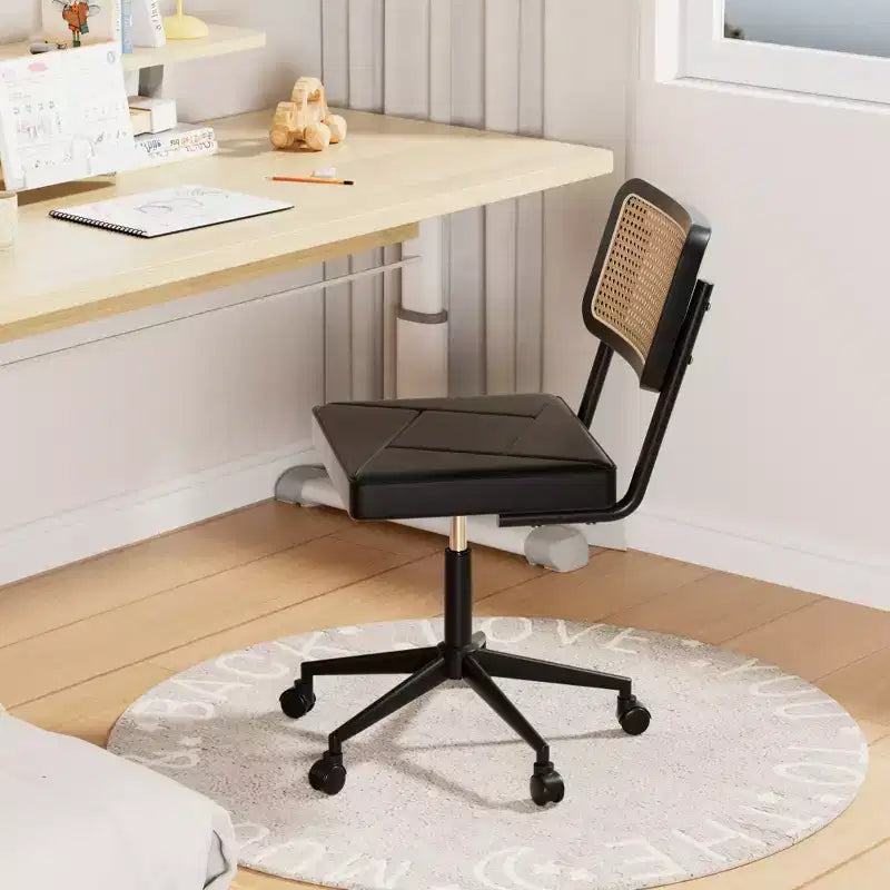 Chaise de bureau en cuir PU, Chaise de vanité pivotante réglable en hauteur sans accoudoirs avec roulettes, Chaise de bureau à dossier en rotin pour petits espaces, Noir/Blanc