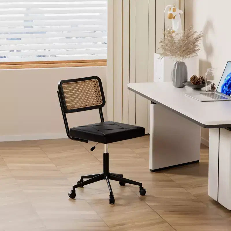 Chaise de bureau en cuir PU, Chaise de vanité pivotante réglable en hauteur sans accoudoirs avec roulettes, Chaise de bureau à dossier en rotin pour petits espaces, Noir/Blanc