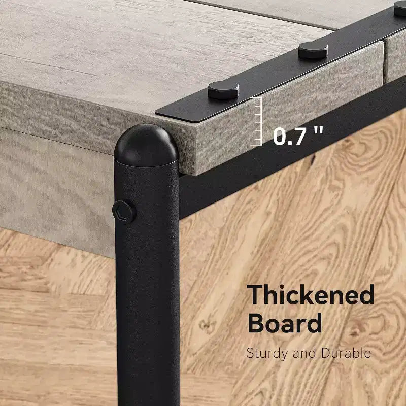 Table d'appoint pivotante à 360° avec station de charge, rangement à 3 niveaux, roulettes verrouillables et sac de rangement latéral - Table d'appoint mobile pour salon et chambre