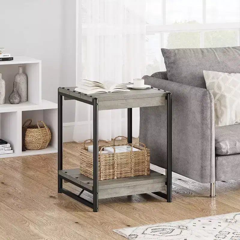 Table d'appoint pivotante à 360° avec station de charge, rangement à 3 niveaux, roulettes verrouillables et sac de rangement latéral - Table d'appoint mobile pour salon et chambre