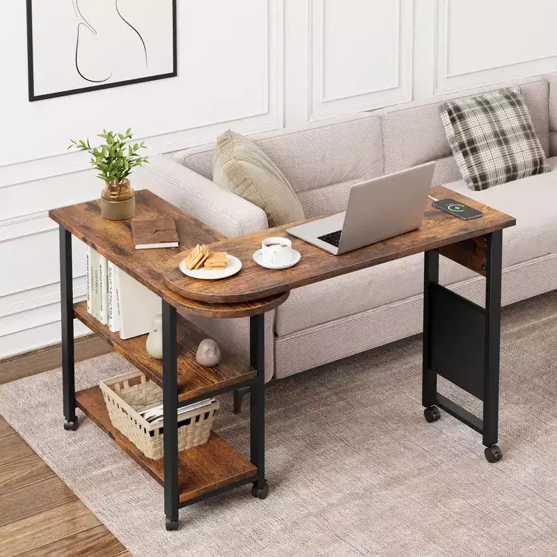 Table d'appoint pivotante à 360° avec station de charge, rangement à 3 niveaux, roulettes verrouillables et sac de rangement latéral - Table d'appoint mobile pour salon et chambre