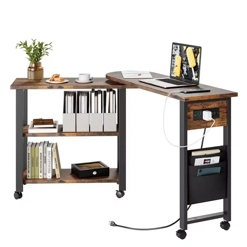 Table d'appoint pivotante à 360° avec station de charge, rangement à 3 niveaux, roulettes verrouillables et sac de rangement latéral - Table d'appoint mobile pour salon et chambre